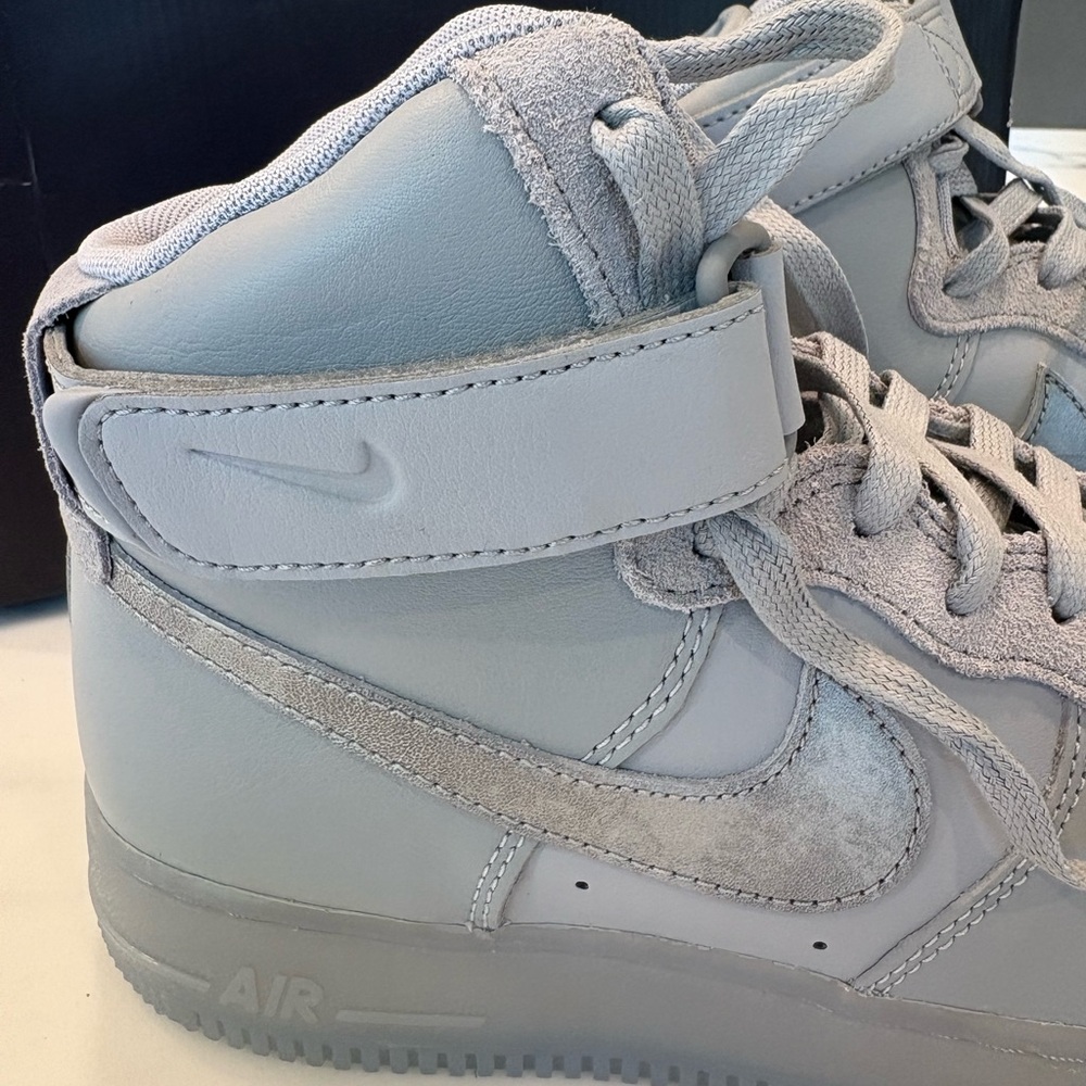 Nike Air Force 1 High Top ‘07 PRM Sneakers with Neon Laces - Picture 2 of 10
